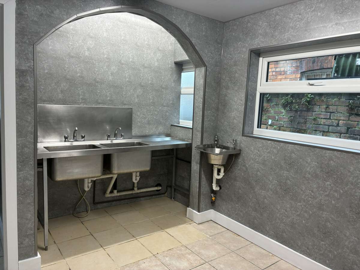 Retail/Shop in Crewe - photo 4