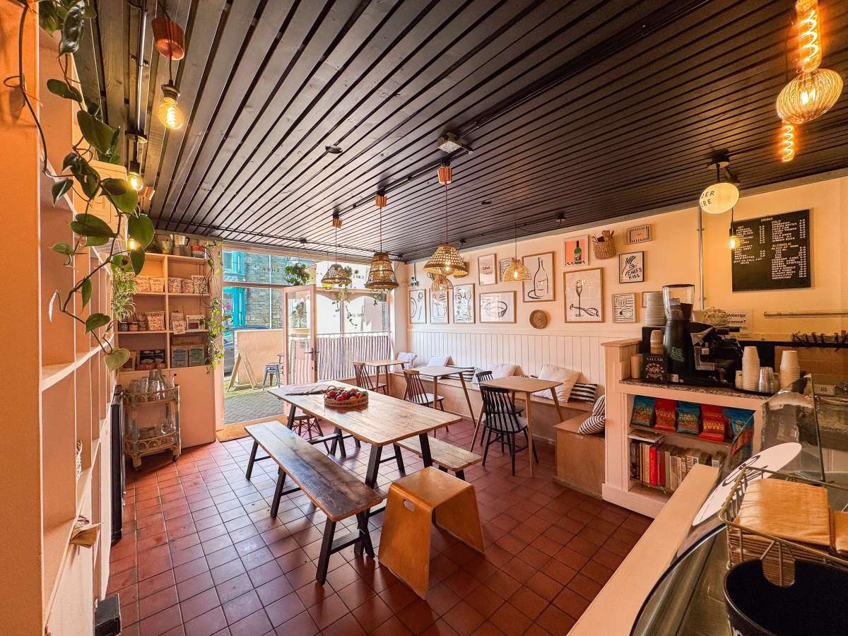 Retail/Shop in Porthleven - photo 4