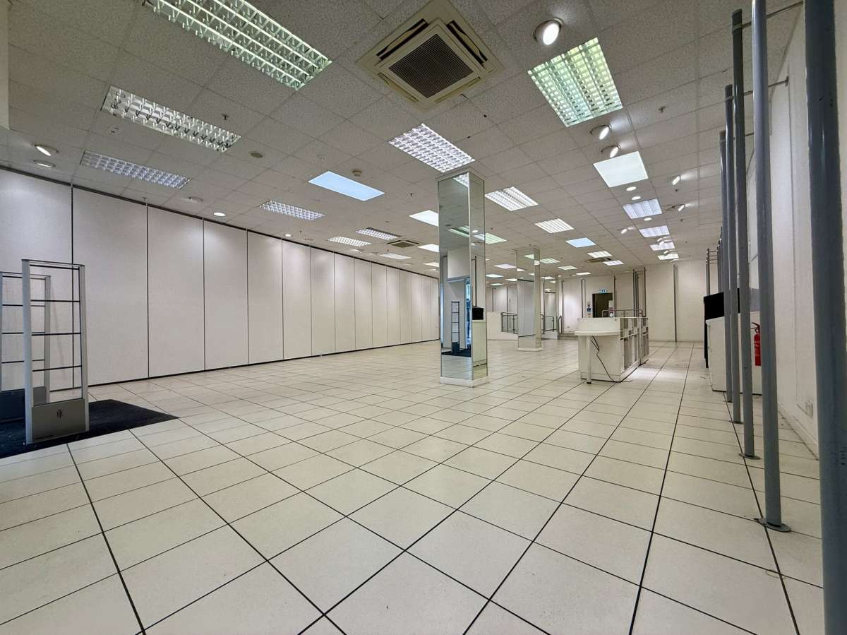 Retail/Shop in Hinckley - photo 2