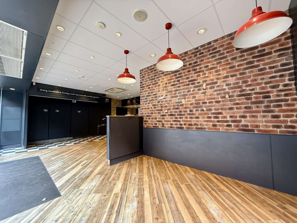 Retail/Shop in Hinckley - photo 4