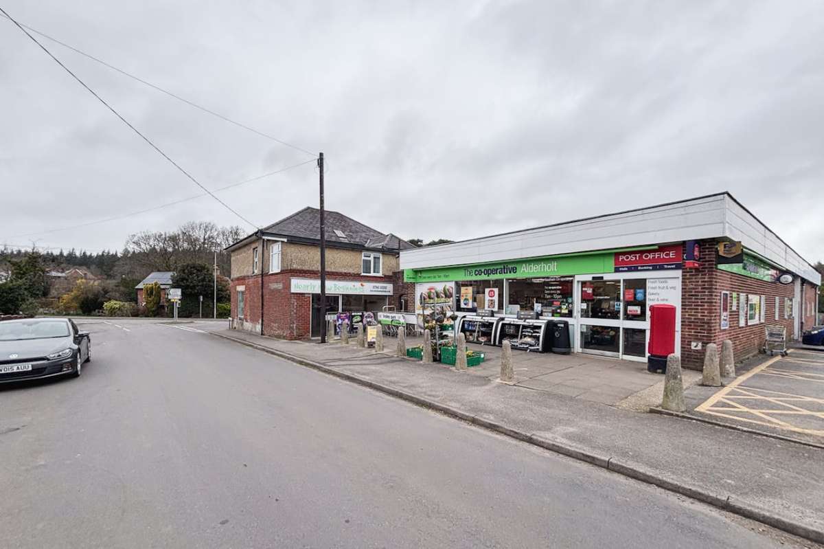 Retail/Shop in Fordingbridge - photo 2