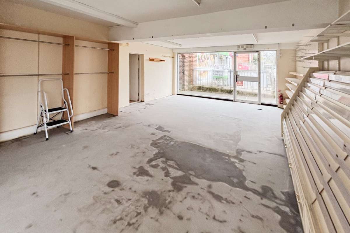 Retail/Shop in Fordingbridge - photo 4