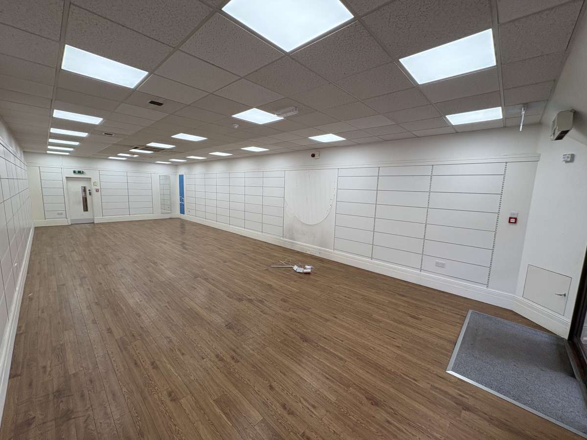 Retail/Shop in Arnold - photo 2