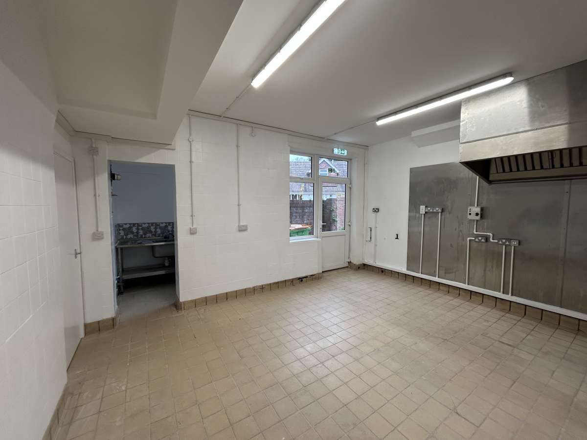 Retail/Shop in Exmouth - photo 3