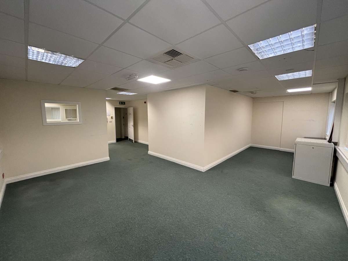 Retail/Shop in Taunton - photo 3