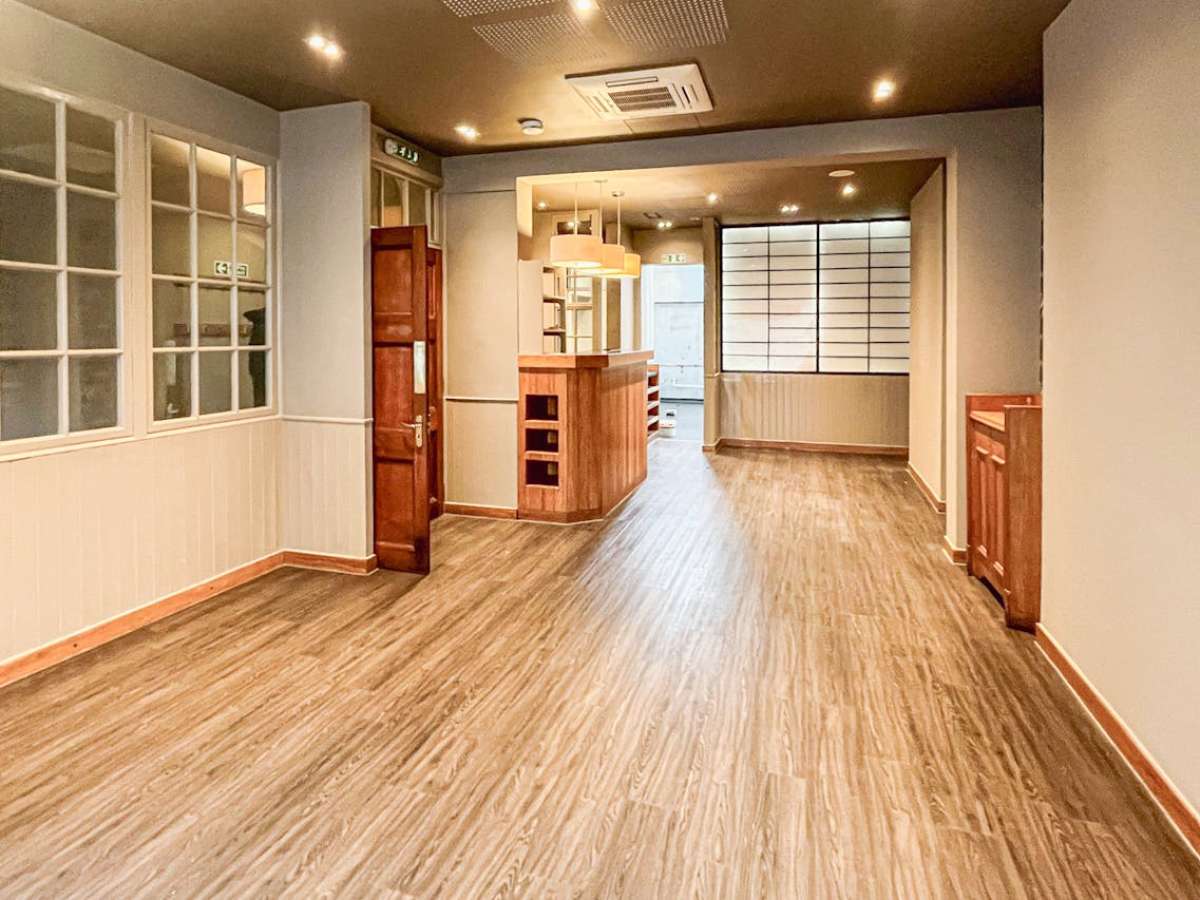 Retail/Shop in Winchester - photo 2