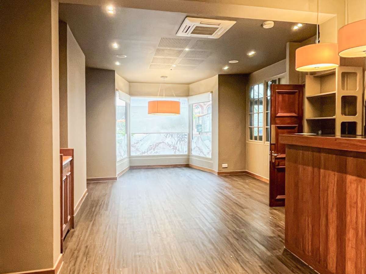 Retail/Shop in Winchester - photo 3