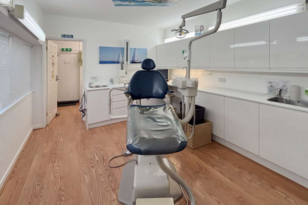 Retail/Shop in New Milton - photo 3