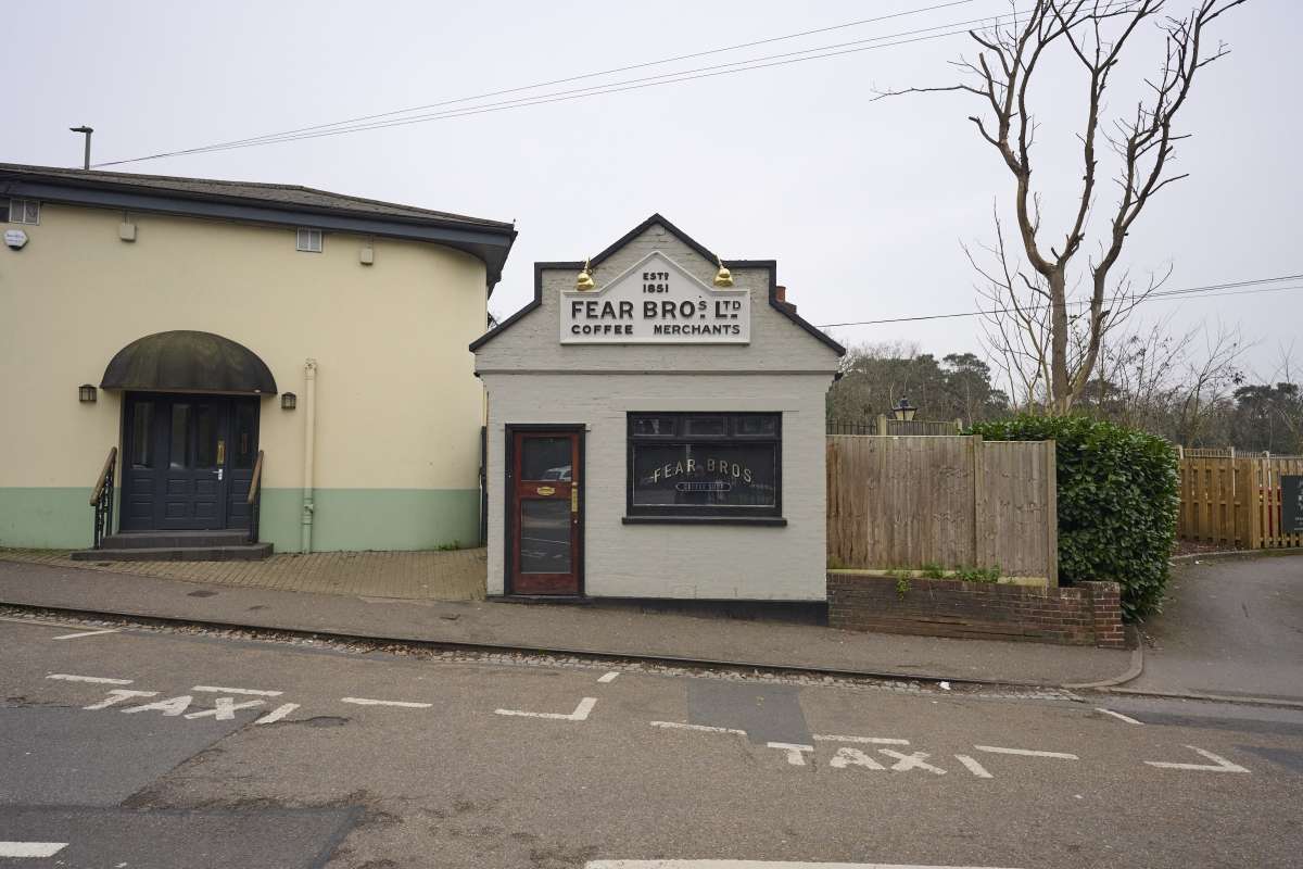 Retail/Shop in Weybridge - photo 2