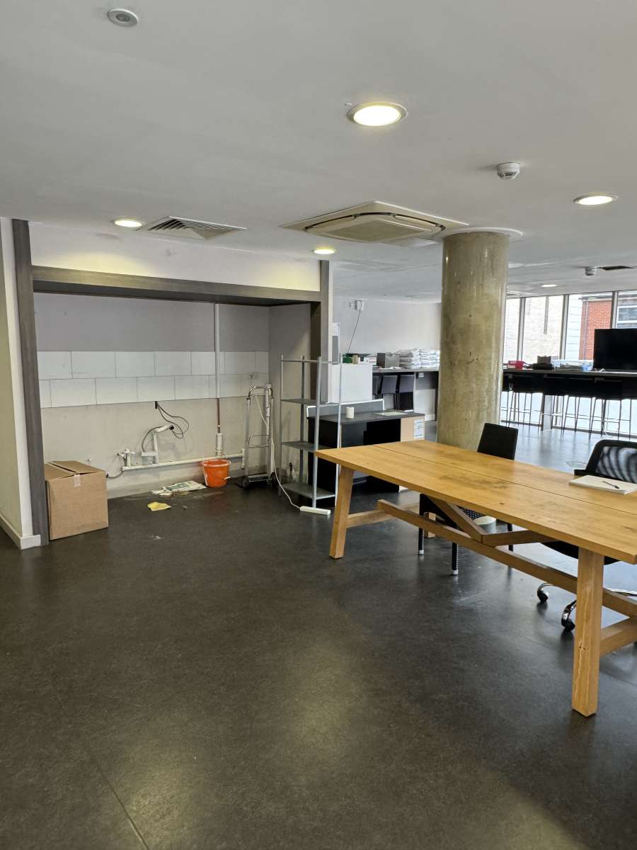 Retail/Shop in Sheffield - photo 4