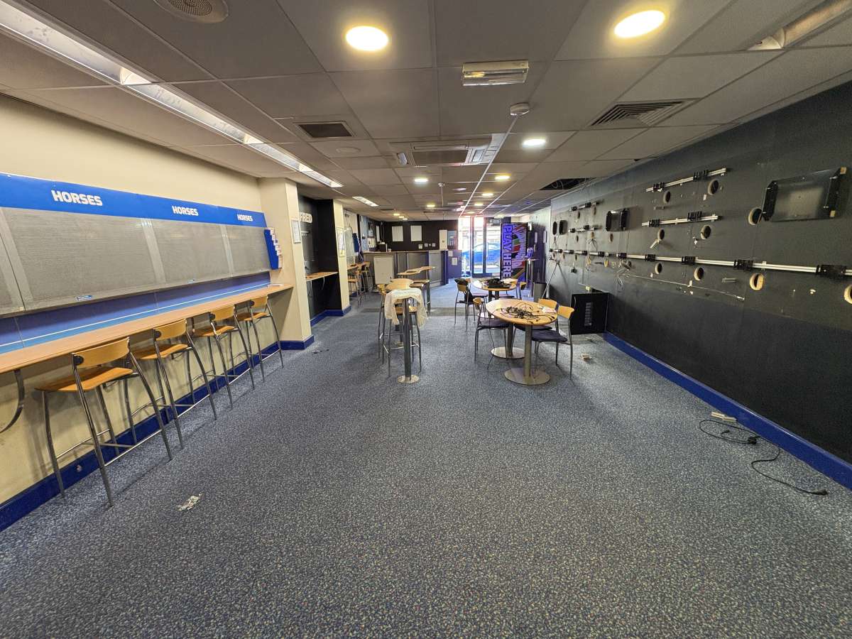 Retail/Shop in Southampton - photo 2