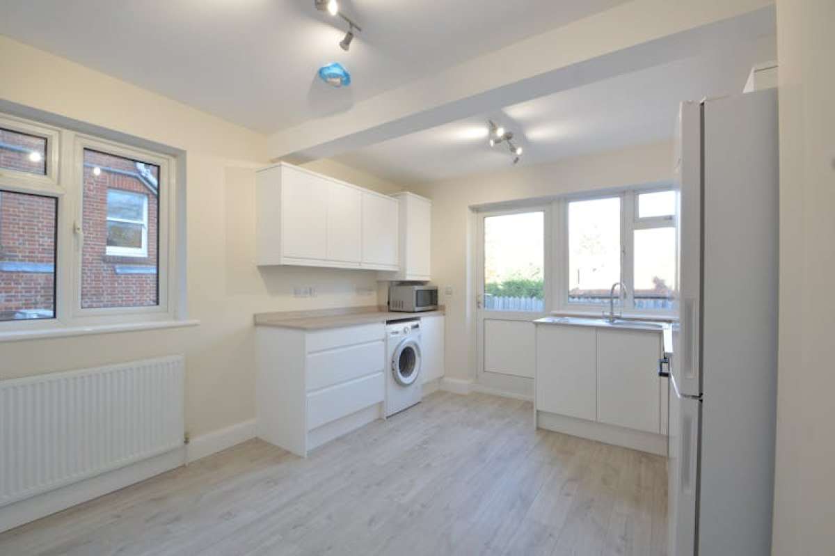 Retail/Shop in Weybridge - photo 4