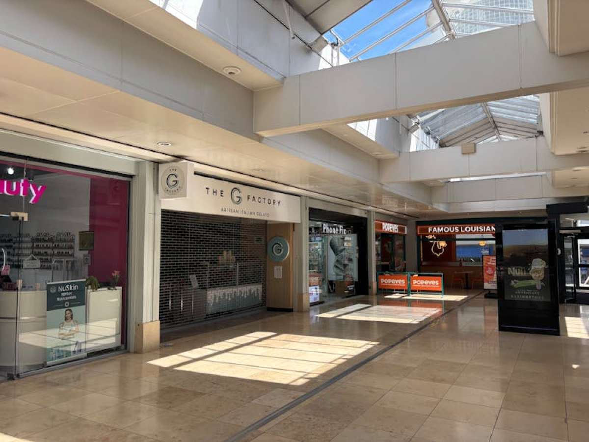 Retail/Shop in Basingstoke - photo 2