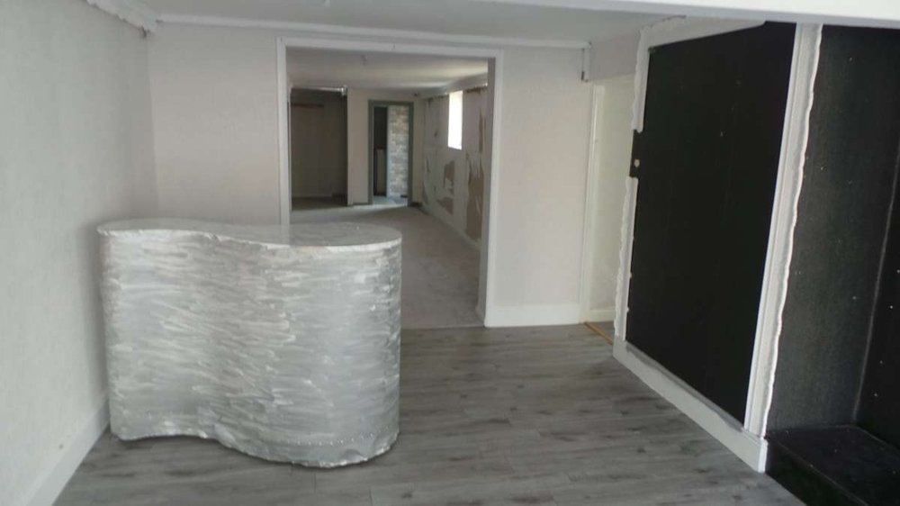 Retail/Shop in Ashford - photo 2