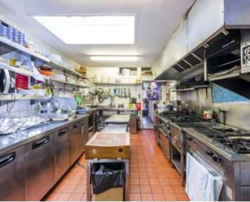 Retail/Shop in London - photo 4