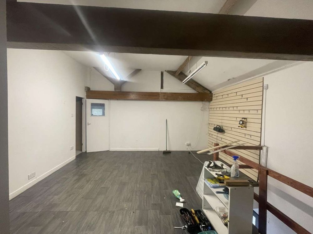 Retail/Shop in Halifax - photo 3