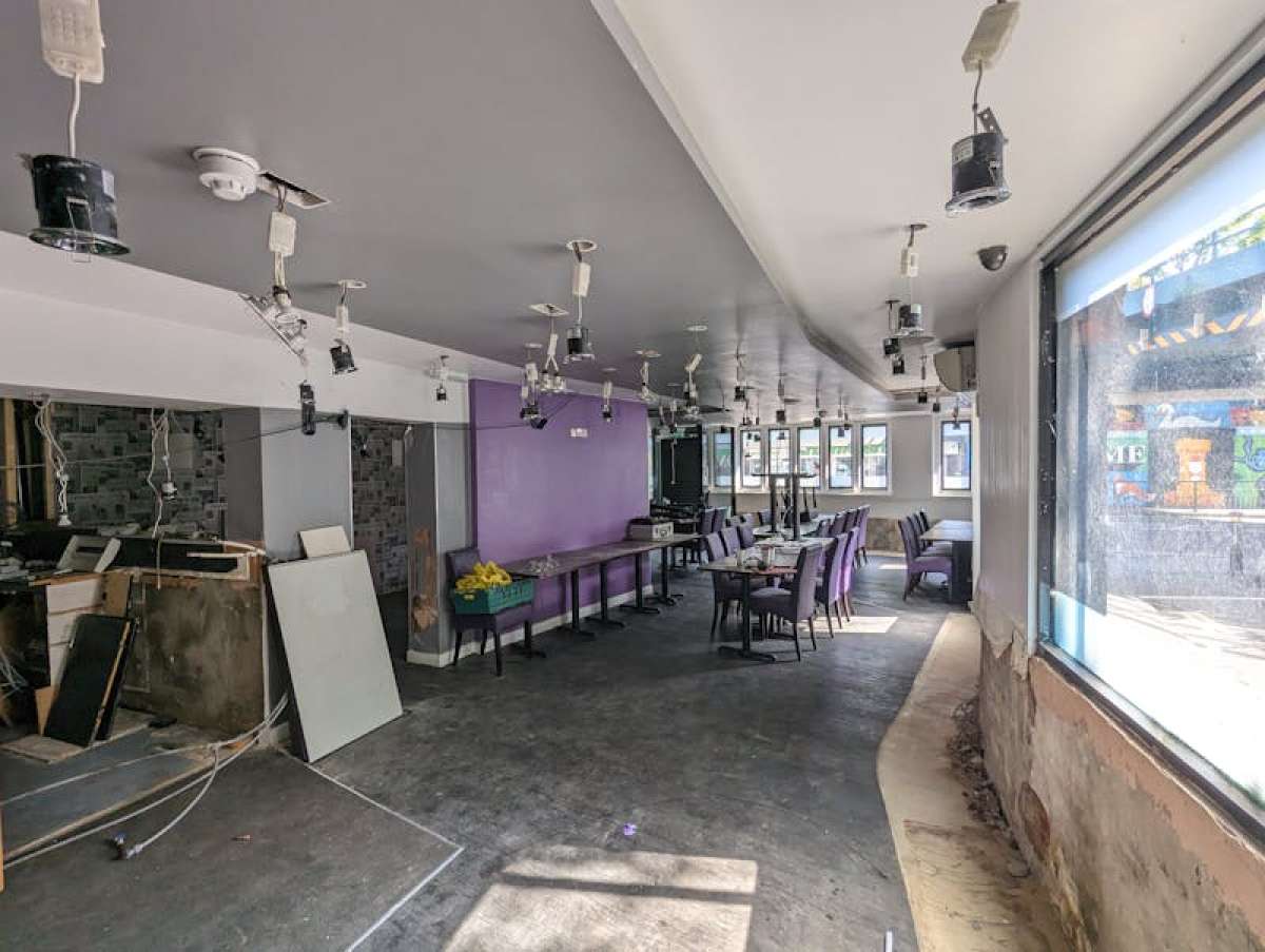 Retail/Shop in Staines-upon-Thames - photo 3