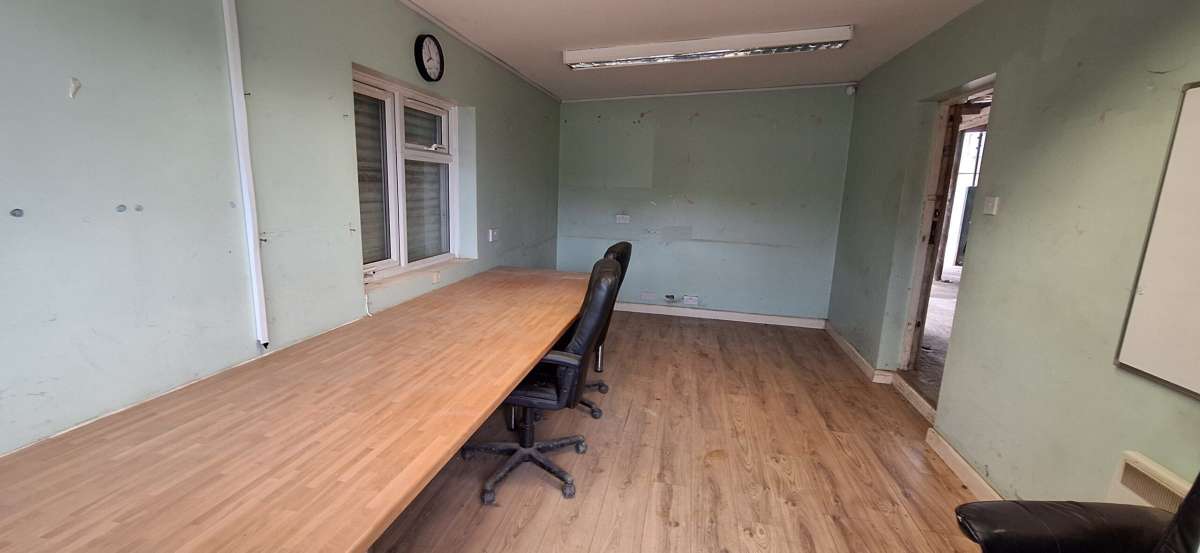 Industrial Unit in Stane Street - photo 2